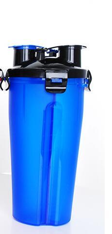 The Paw Traveler: Hydrate your pet anywhere.