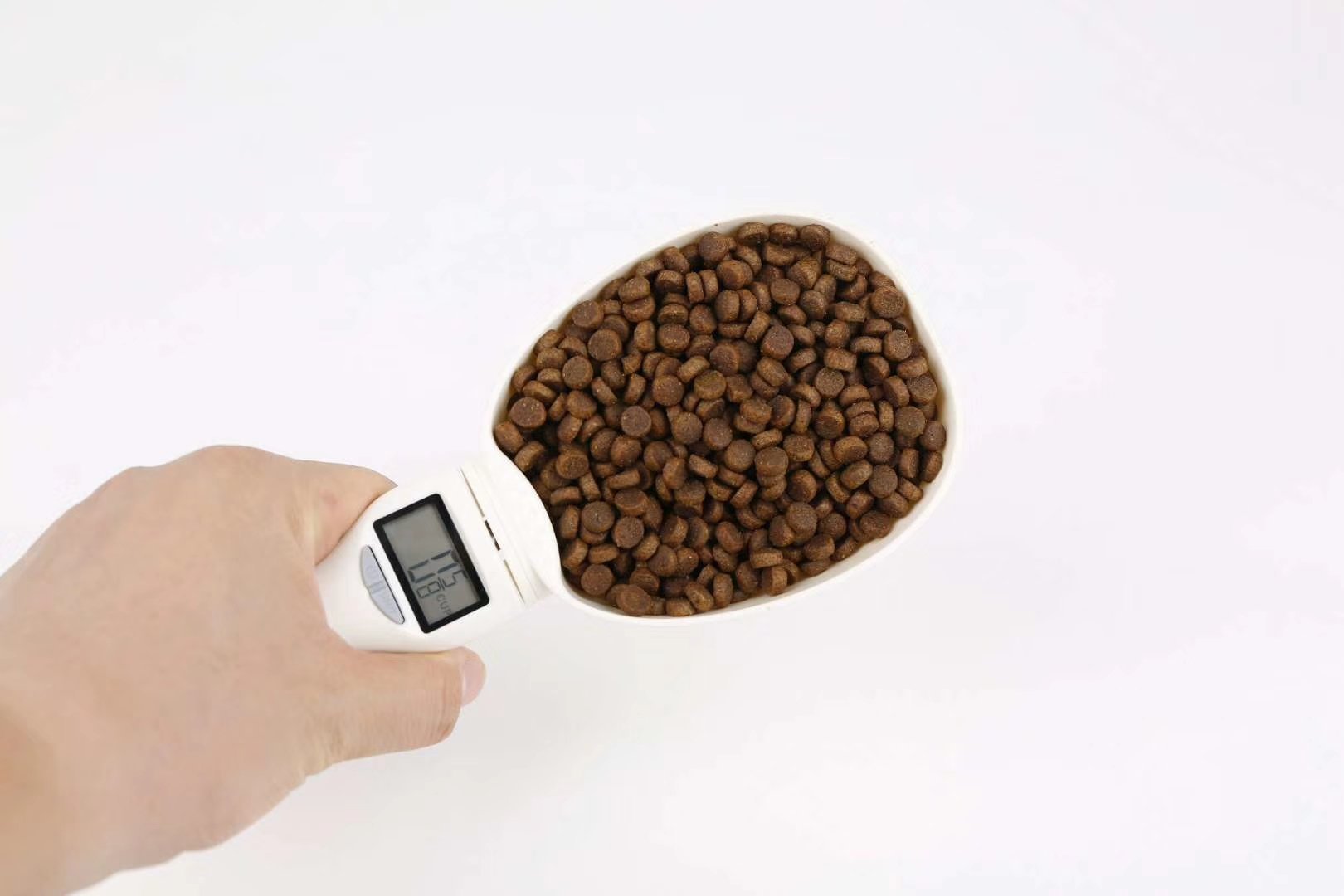 The SmartScoop: Ensures a perfectly balanced diet.